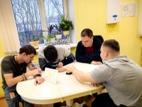 Интеллектуальный квиз «Молодёжь, даешь ЗОЖ!» прошел в отделении дневного пребывания молодых инвалидов Мурманского КЦСОН