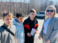 В МБУК «ЦБС ЗАТО Александровск» проводят на улицах Гаджиево акцию «Поменяй сигарету на конфету». 